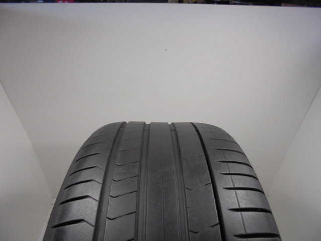 Pirelli Pzero RFT tyre