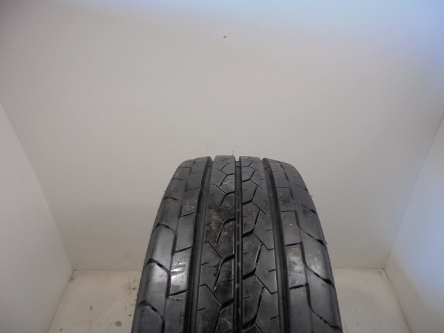 Bridgestone R660 tyre