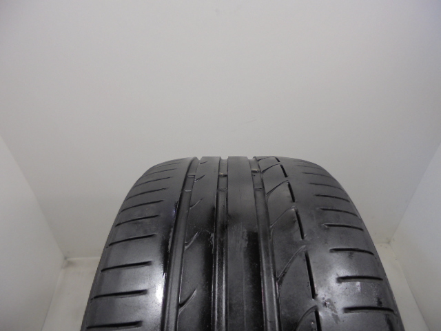 Bridgestone S001 tyre