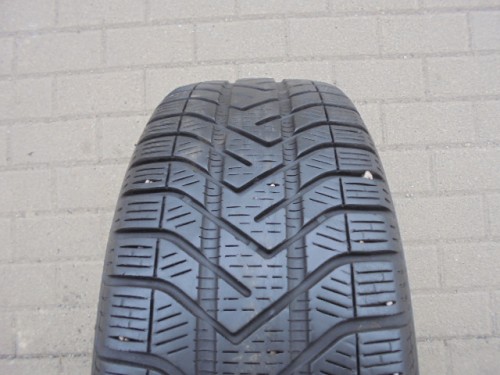 Pirelli Snowcontrol serie 3 W210 tyre