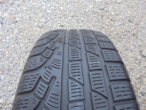 Pirelli Sottozero tyre