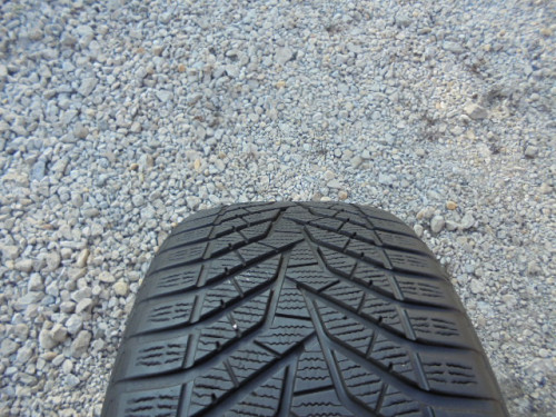 Yokohama V905 tyre