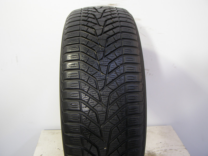 Yokohama V905 tyre