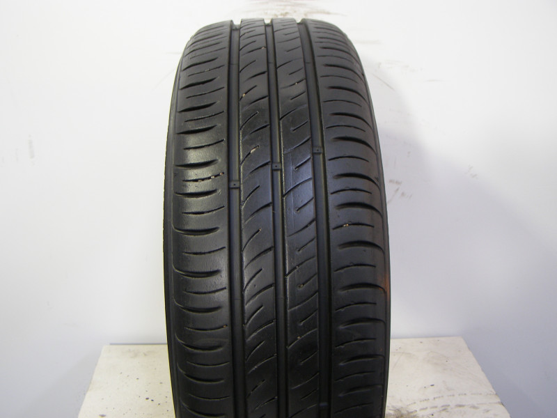 Kumho ES01 tyre