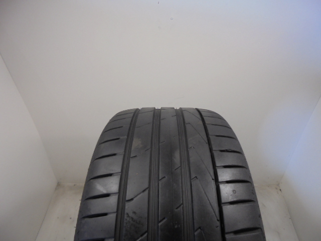 Hankook K117 tyre