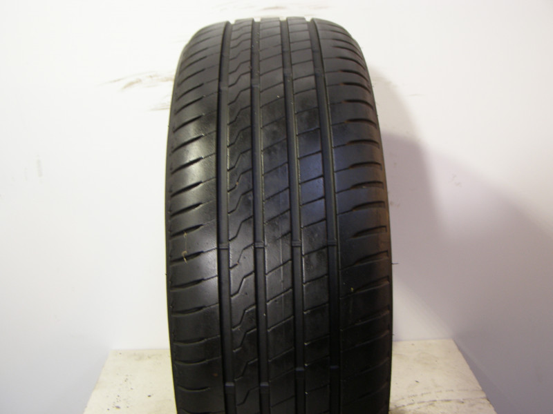 Firestone Roadhawk tyre