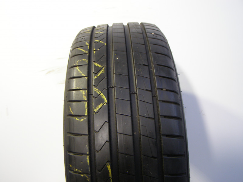 Hankook K135 tyre