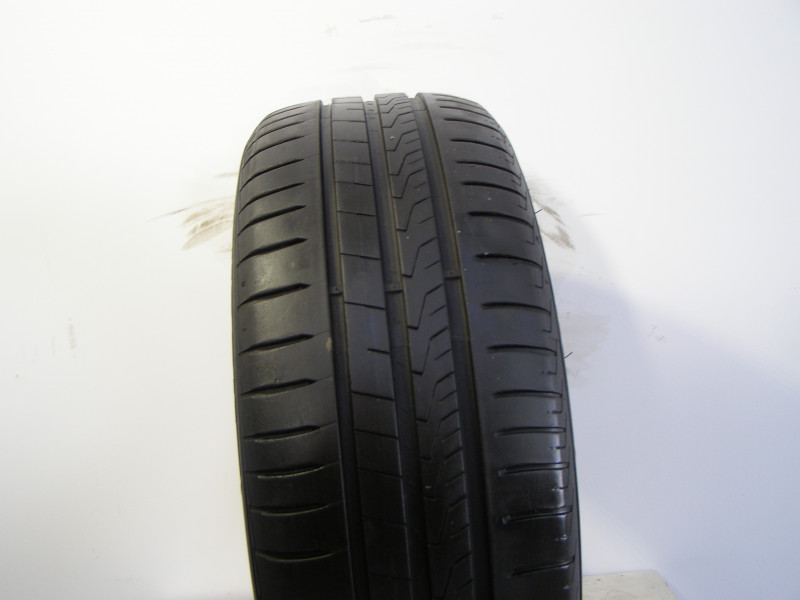 Hankook K135 tyre