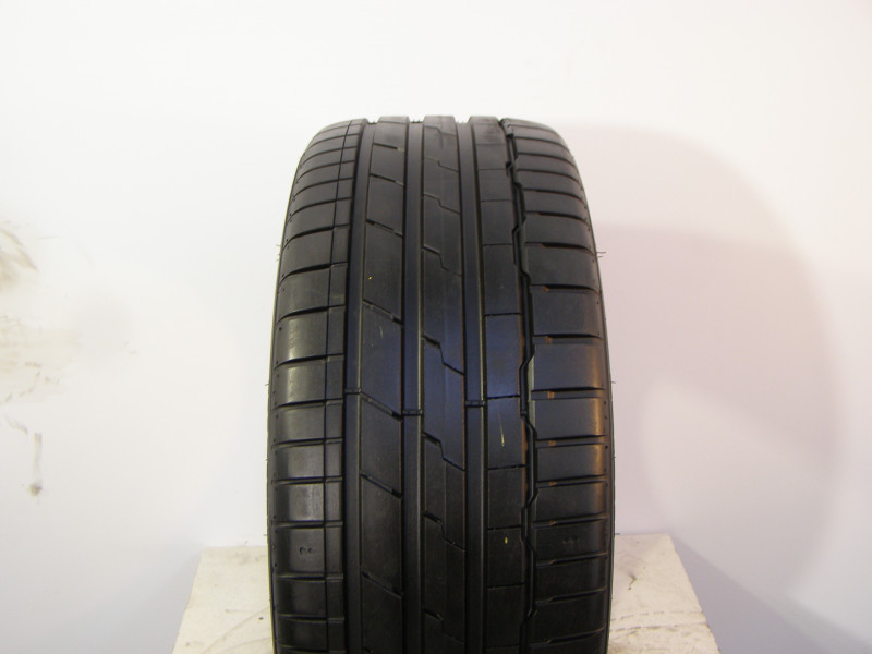 Hankook S1 Evo3 K127 tyre