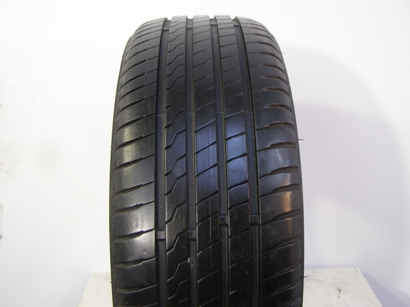 Firestone Roadhawk tyre