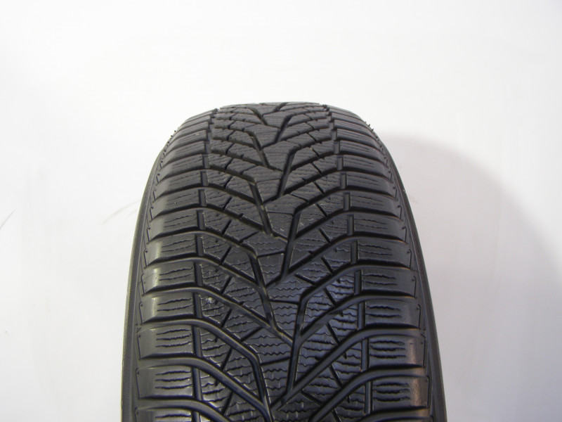 Yokohama V905 tyre