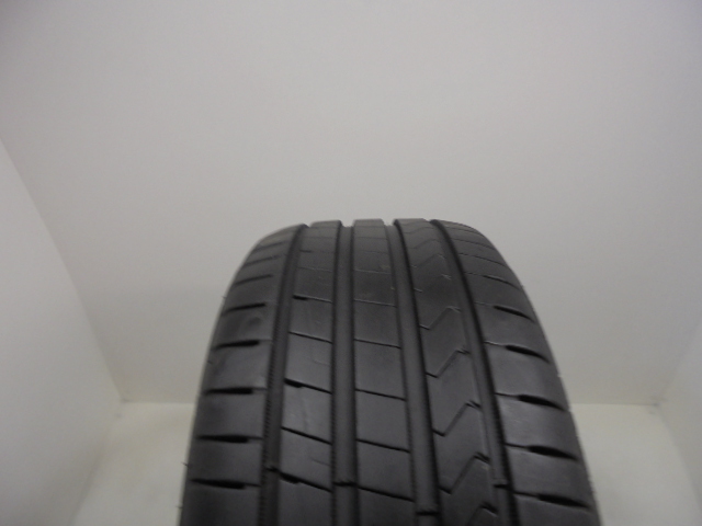 Hankook K135 tyre