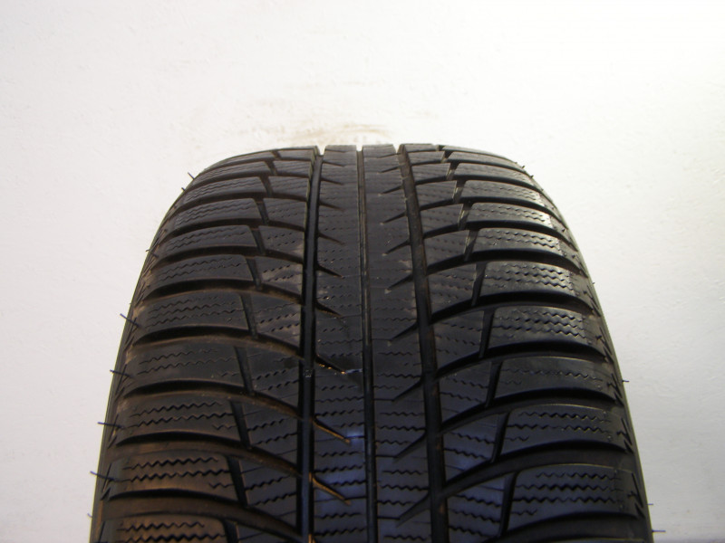 Bridgestone LM001 tyre