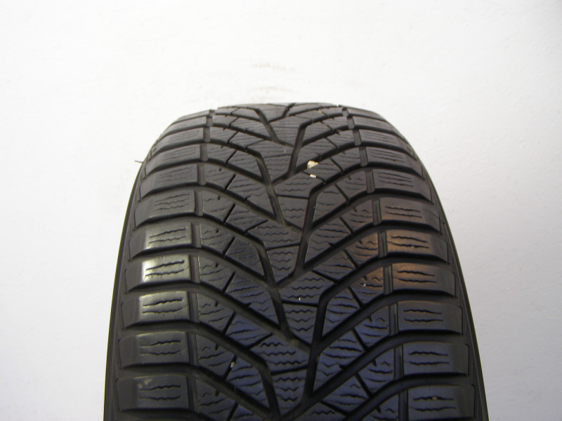 Yokohama V905 tyre