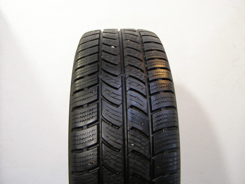 Continental Vancowinter 2 tyre