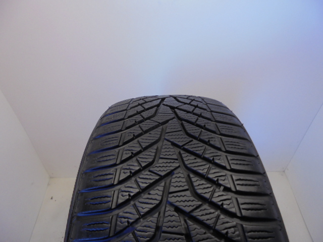 Yokohama V905 tyre