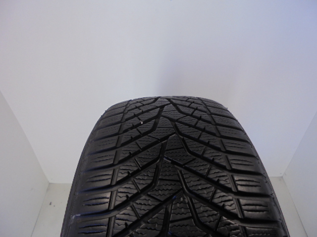 Yokohama V905 tyre