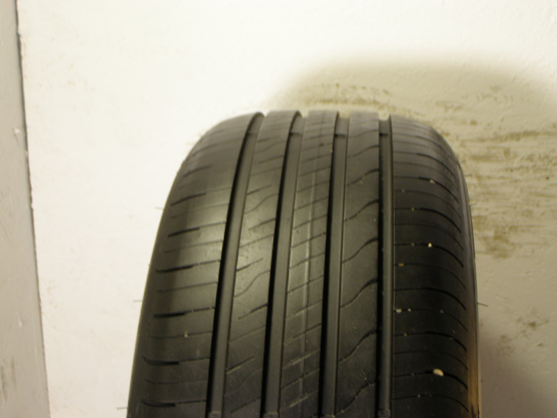 Goodyear Efficientrgrip tyre