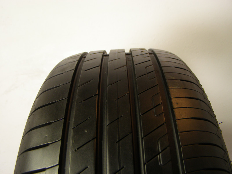 Goodyear Efficientgrip tyre