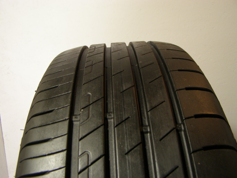 Goodyear Efficientgrip Performance tyre