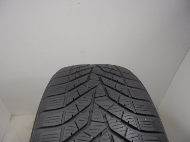 Yokohama V905 tyre