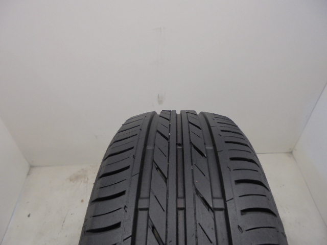 Bridgestone B280 tyre