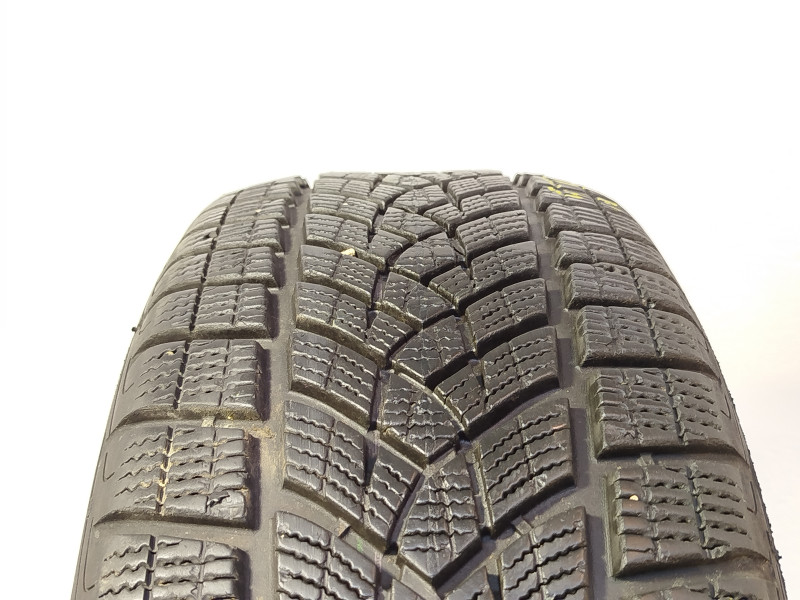 Goodyear Ultragrip tyre