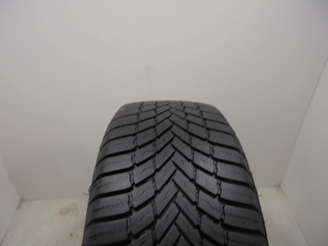 Bridgestone A005 tyre