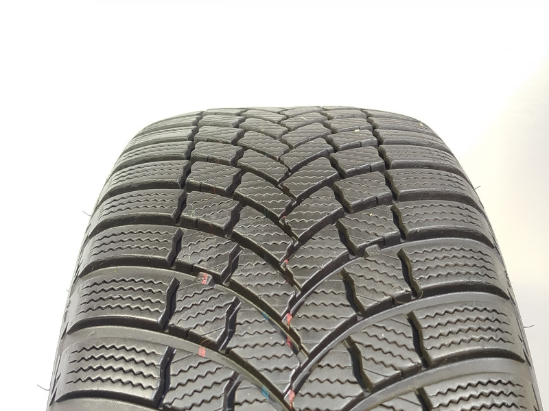 Bridgestone LM001 tyre