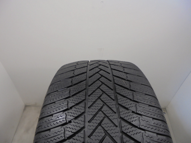 Bridgestone LM005 tyre