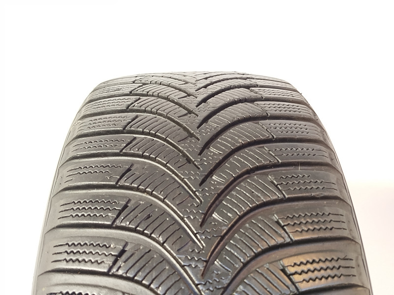 Pirelli Cintruato P7 tyre