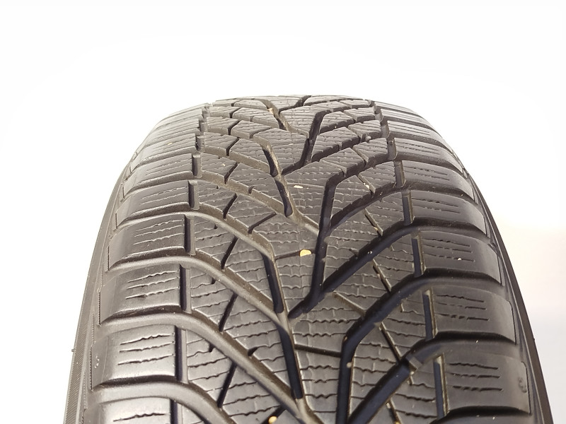 Yokohama V905 tyre