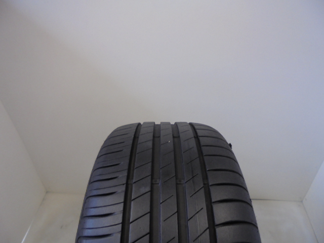 Goodyear Efficientgrip Performance tyre