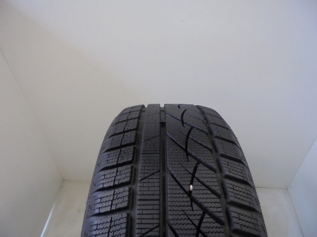 Momo W-4 SUV tyre