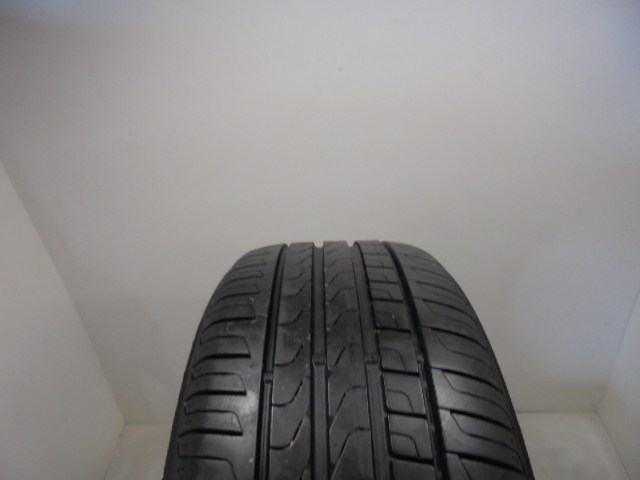 Pirelli Cintruato P7 seal tyre