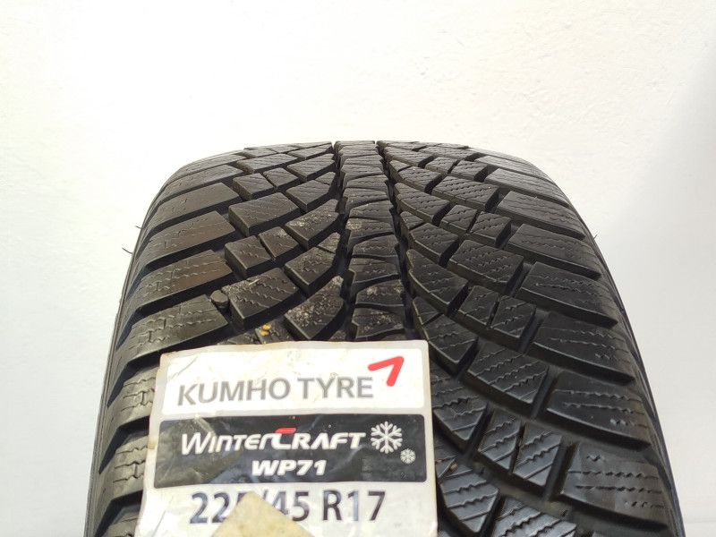 Kumho WP71 Wintercraft tyre