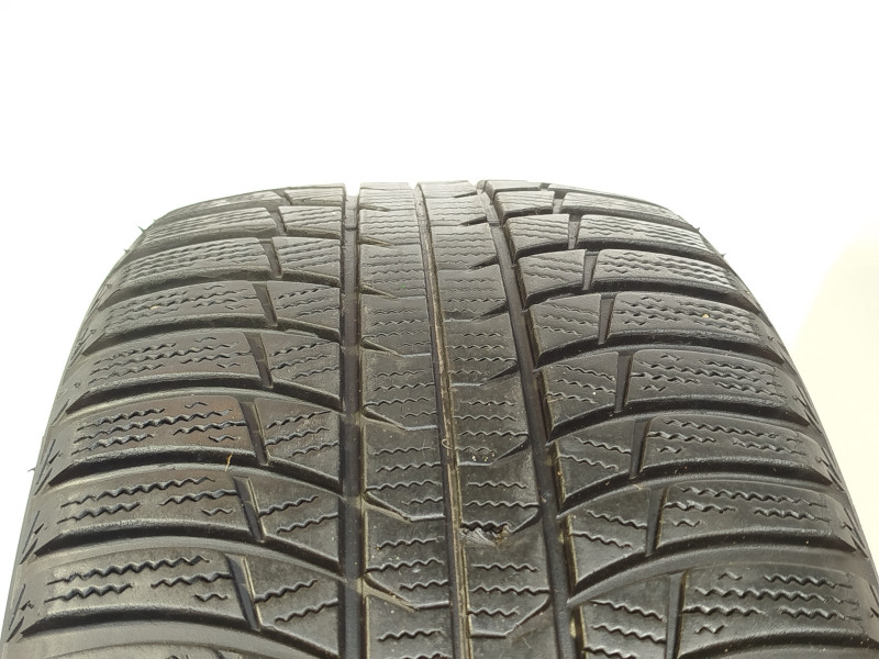 Bridgestone LM001 tyre