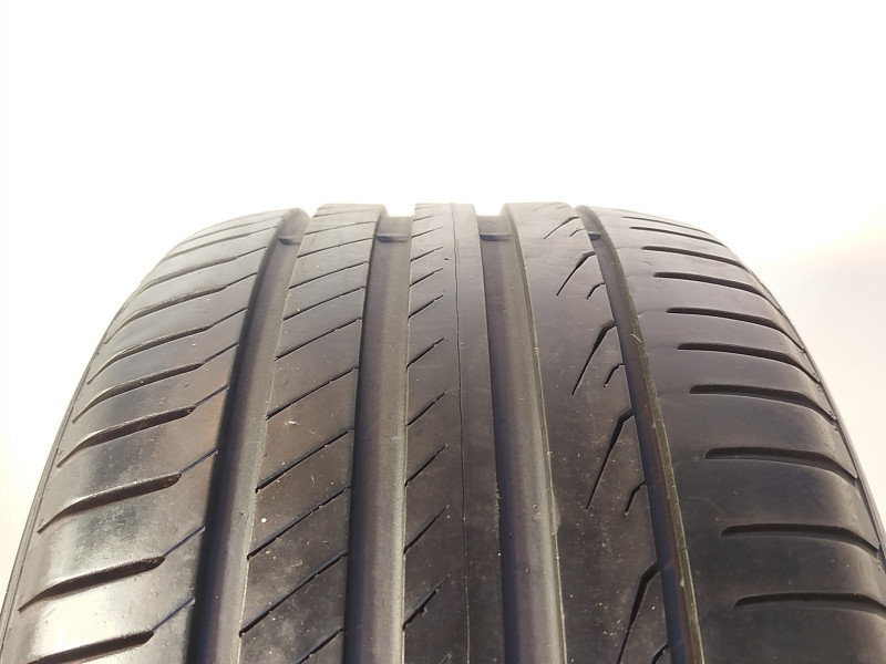 Pirelli Cintruato P7 tyre