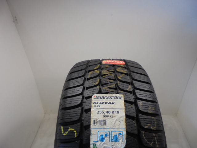 Bridgestone LM-25V tyre