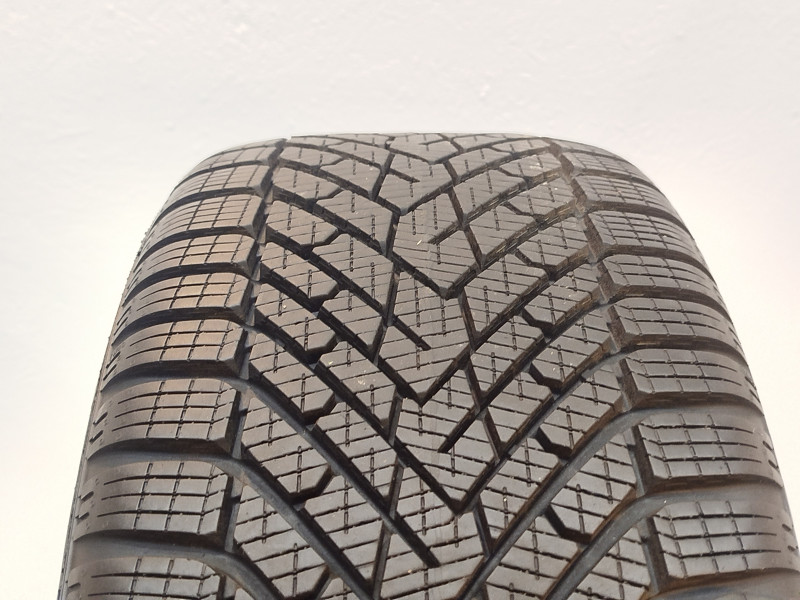 Pirelli Cintruato Winter 2 tyre