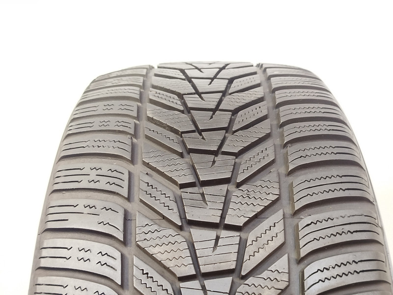 Hankook W330 Winter Icept Evo 3 tyre