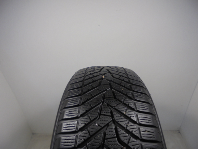 Yokohama V905 tyre