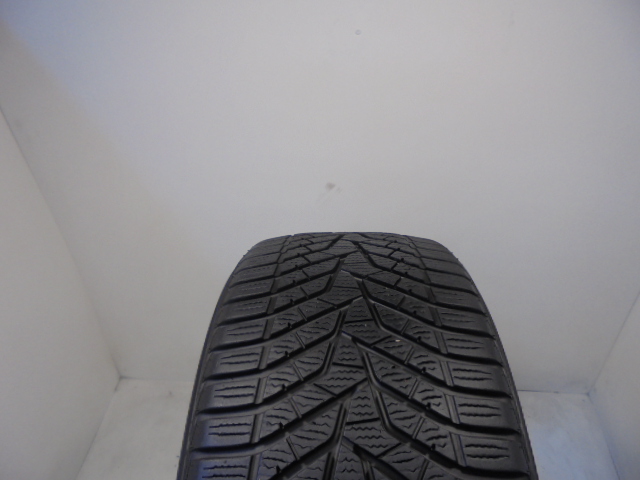 Yokohama V905 tyre