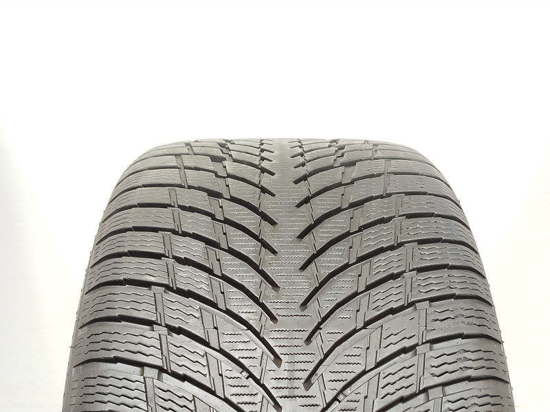 Nokian WR Snowproof P tyre
